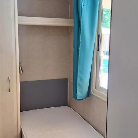Campsitechalet In Near Sea Incl Airco 샬레
