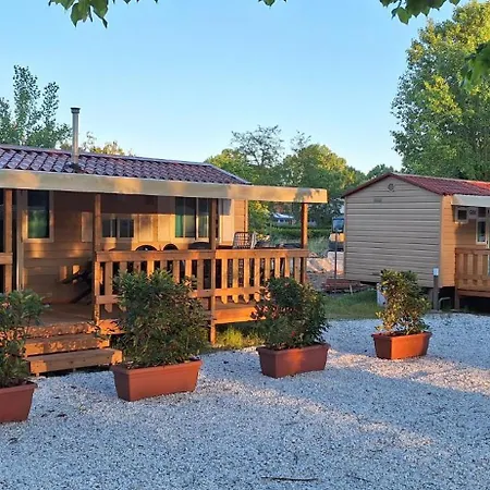 Campsitechalet In Near Sea Incl Airco 비아레지오