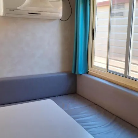 Campsitechalet In Near Sea Incl Airco 샬레